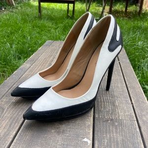 Motor Sport Black and White Pointed Toe Pumps!